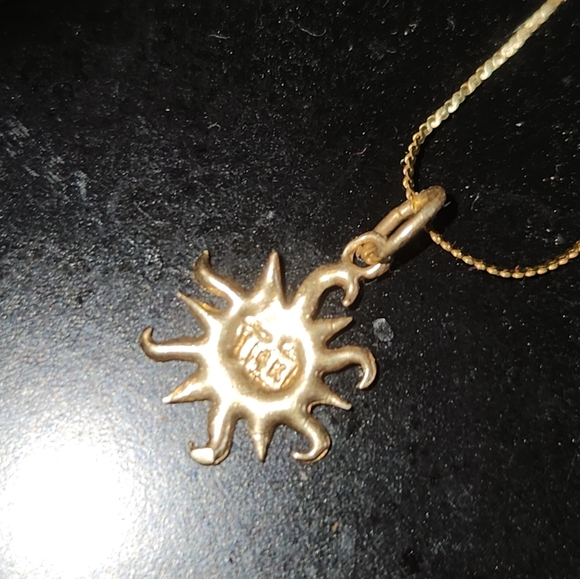 Solid Yellow Gold Sun Charm & Bracelet - Picture 8 of 9